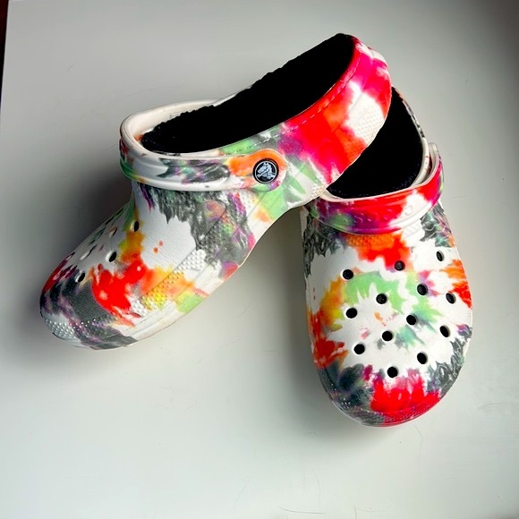 Crocs Classic Lined Tye-Dye Clog - Picture 10 of 11